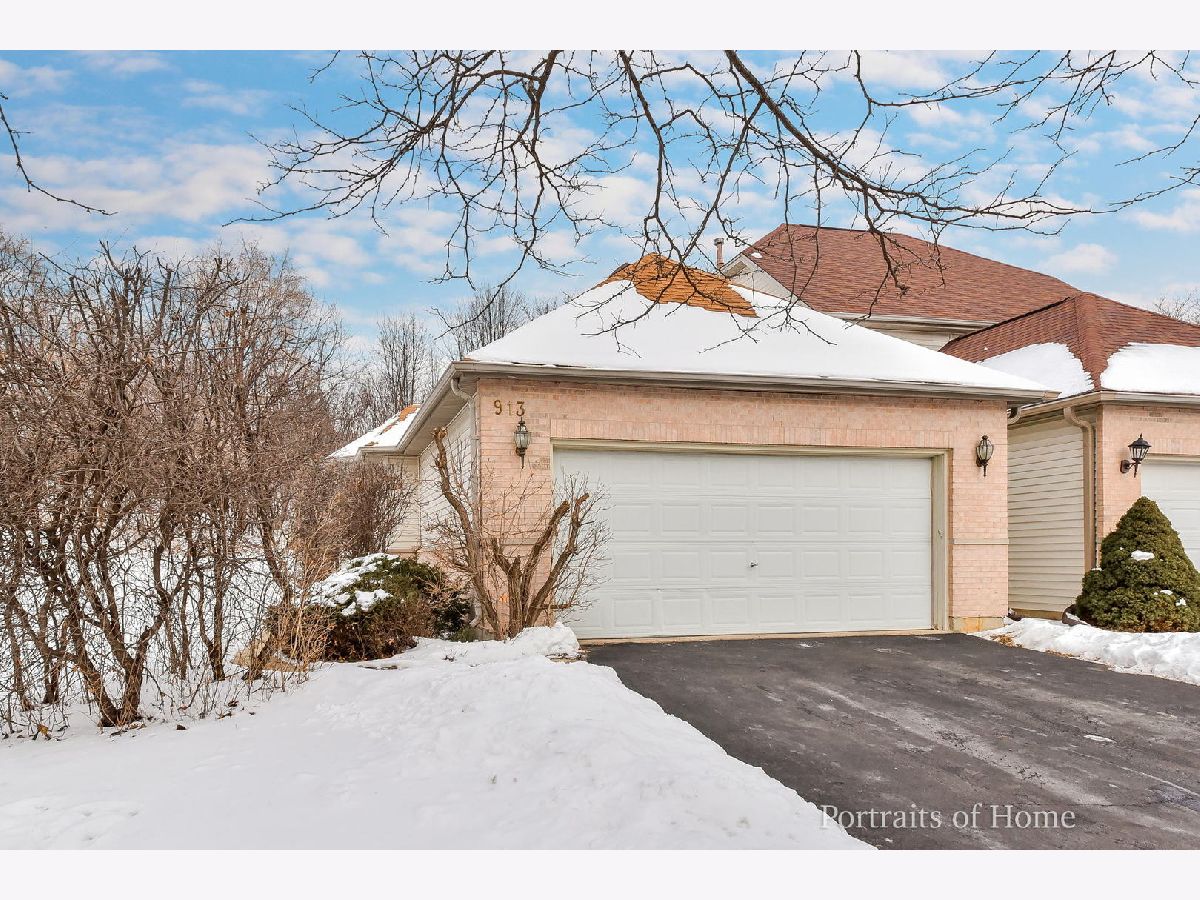 Townhomes & Condos Sold Wildwood Cove St Charles Illinois, 913 Thornwood