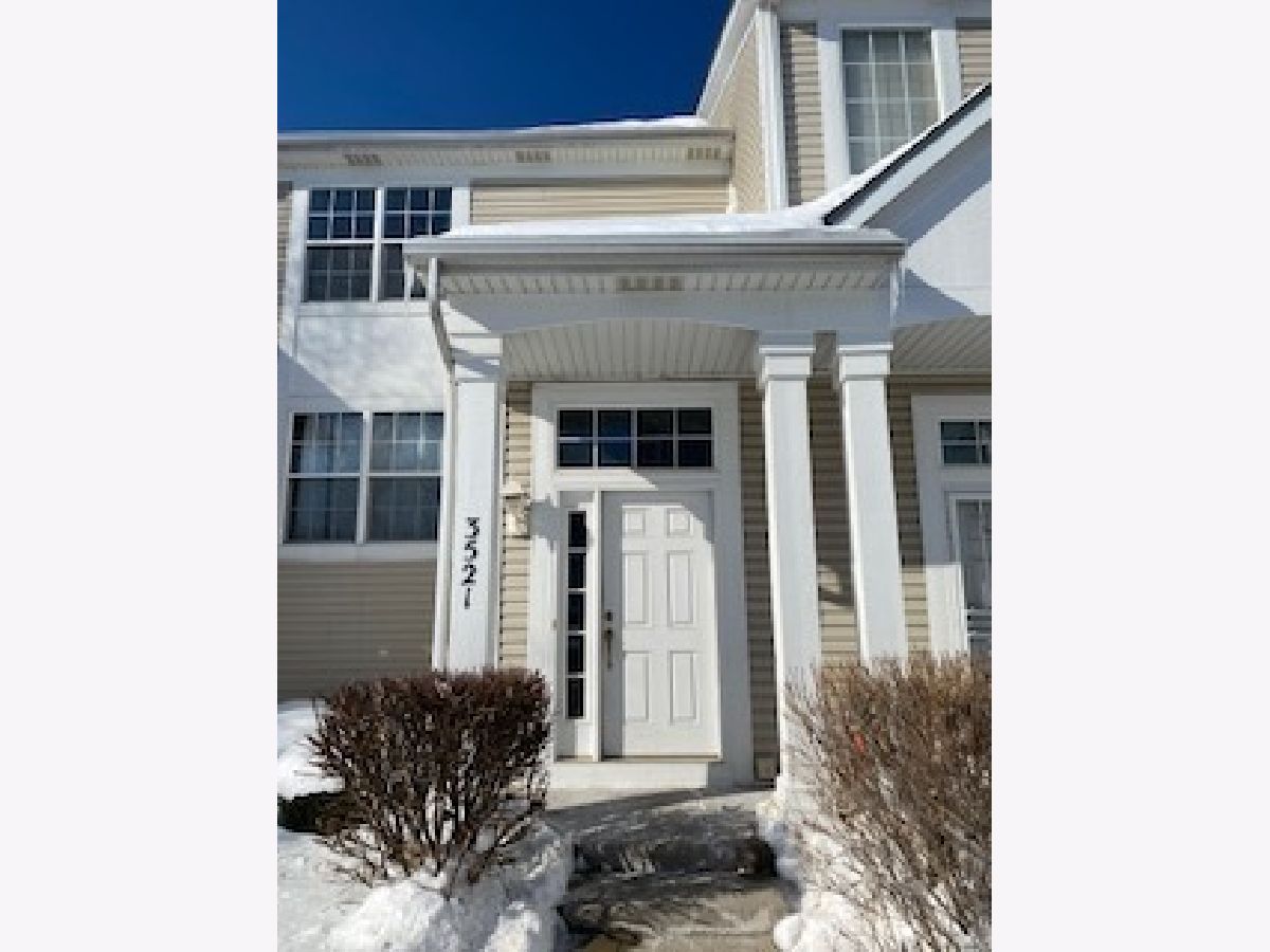 Townhomes & Condos & Homes Rented Silver Leaf Joliet Illinois, 3521 Silver Leaf