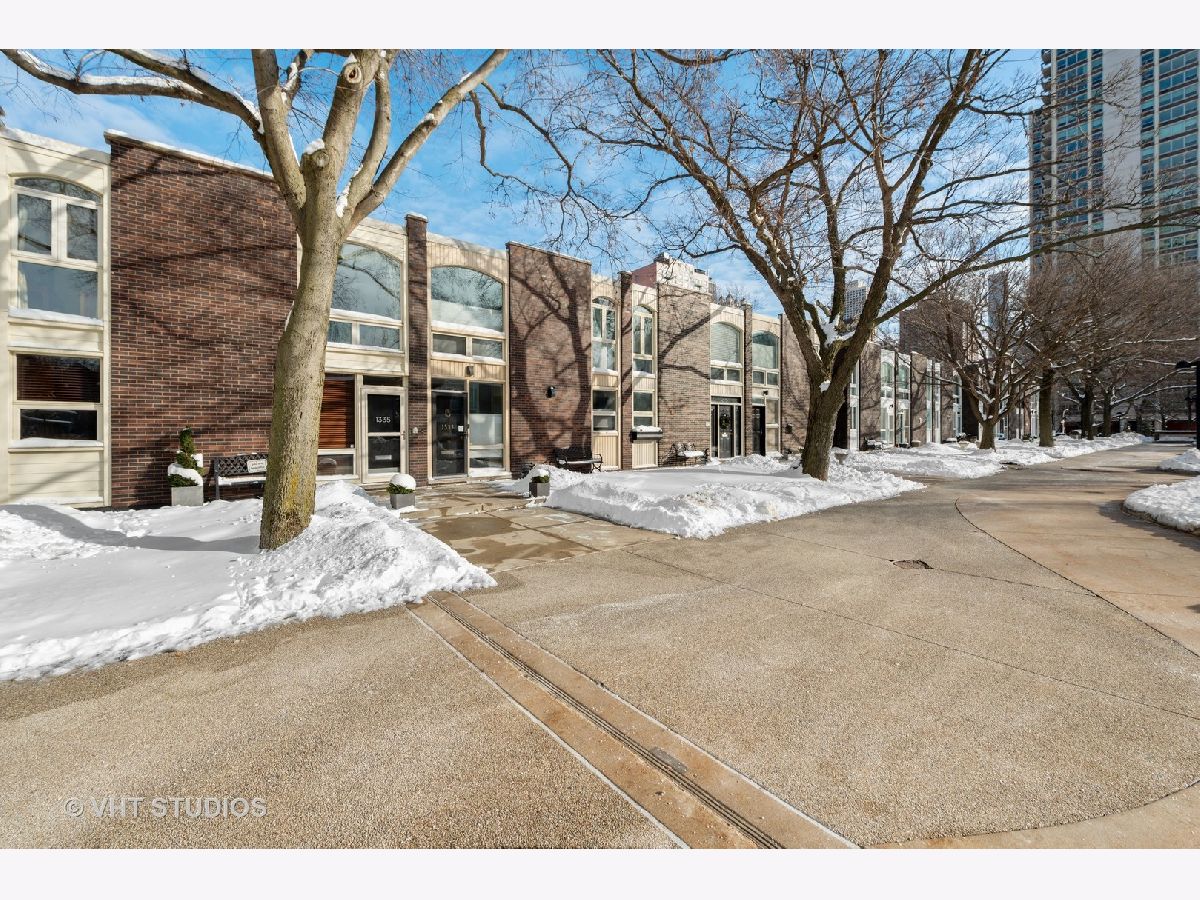 Condominiums Sold Sandburg Chicago Illinois, 1335 Sandburg