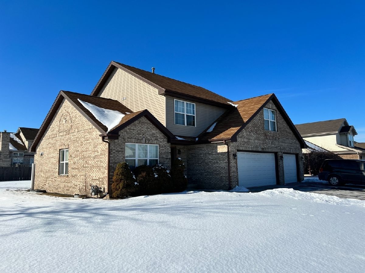Homes & Condos & Townhomes Sold Highlands Monee Illinois, 25778 Hoover