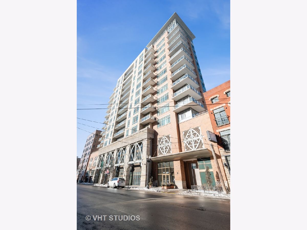 Condominiums Sold Venetian Chicago Illinois, 230 Division