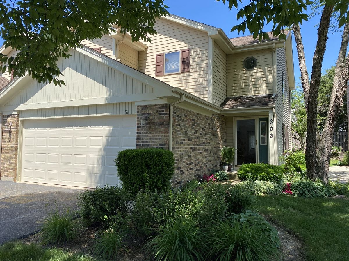 Townhomes & Condos Rented Carlton Court Westmont Illinois, 306 Cromwell