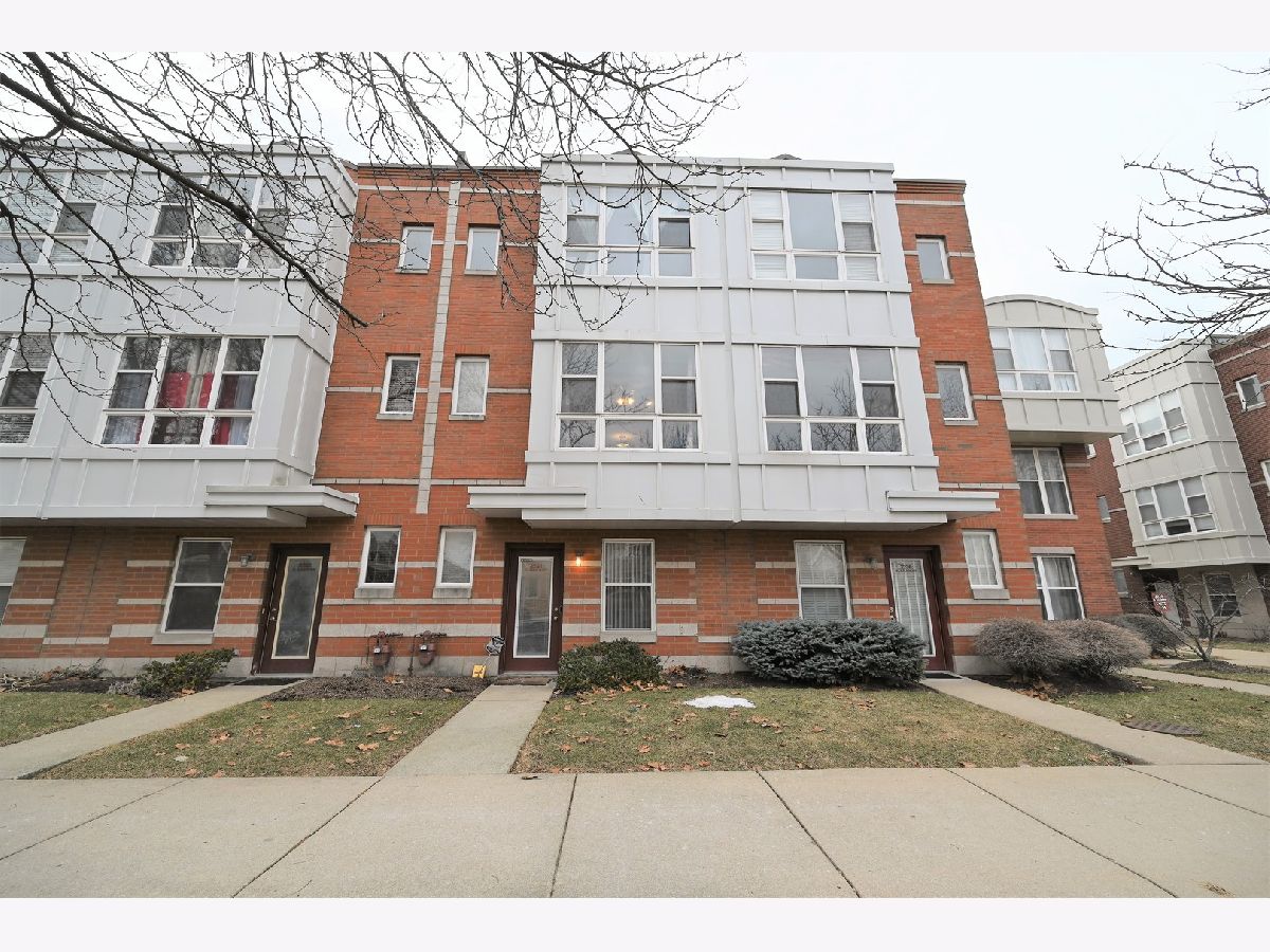 Townhomes & Condos Sold Kilbourn Court Chicago Illinois, 3234 Kilbourn