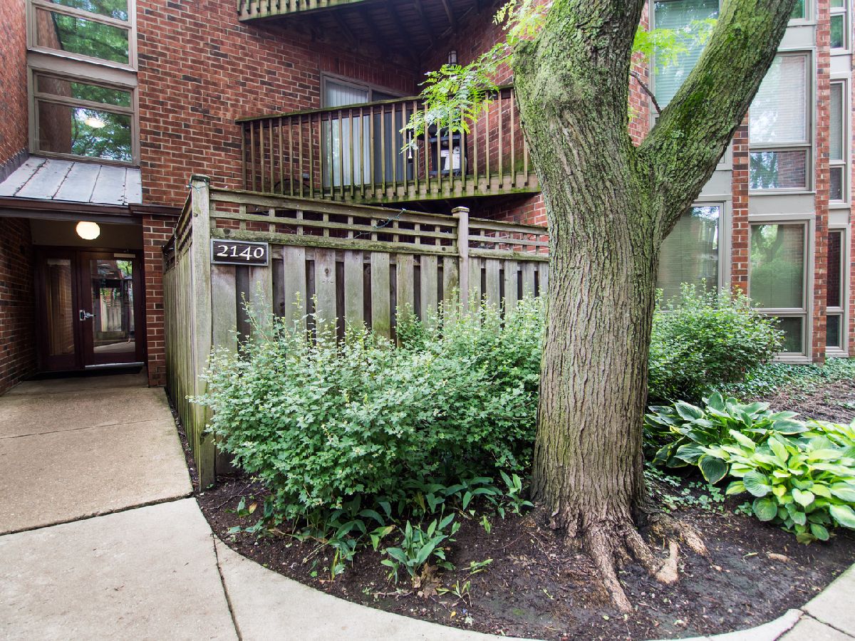 Condos & Townhomes Rented Oz Park Gardens Chicago Illinois, 2140 Lincoln