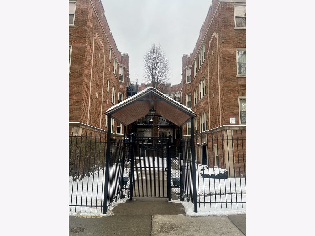 Condominiums Sold Pratt Boulevard Place Chicago Illinois, 1657 Pratt