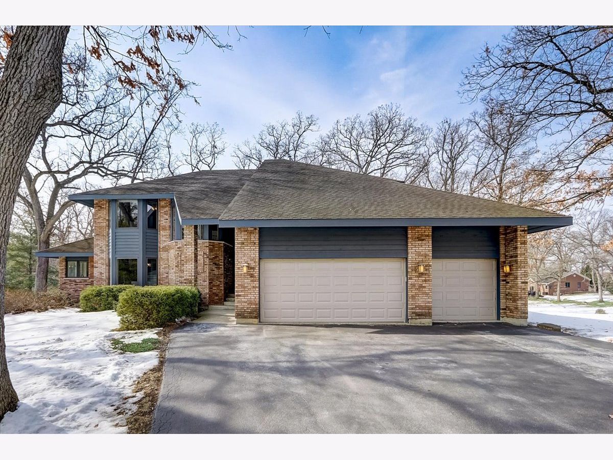 Homes Sold Emery Woods Woodstock Illinois, 5203 Timber