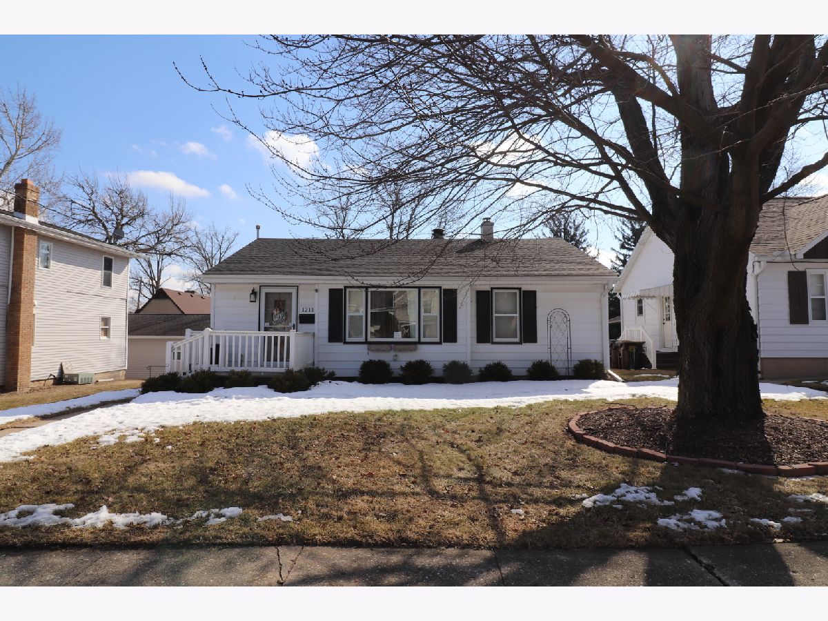  Rented Freeport Illinois, 1211 American