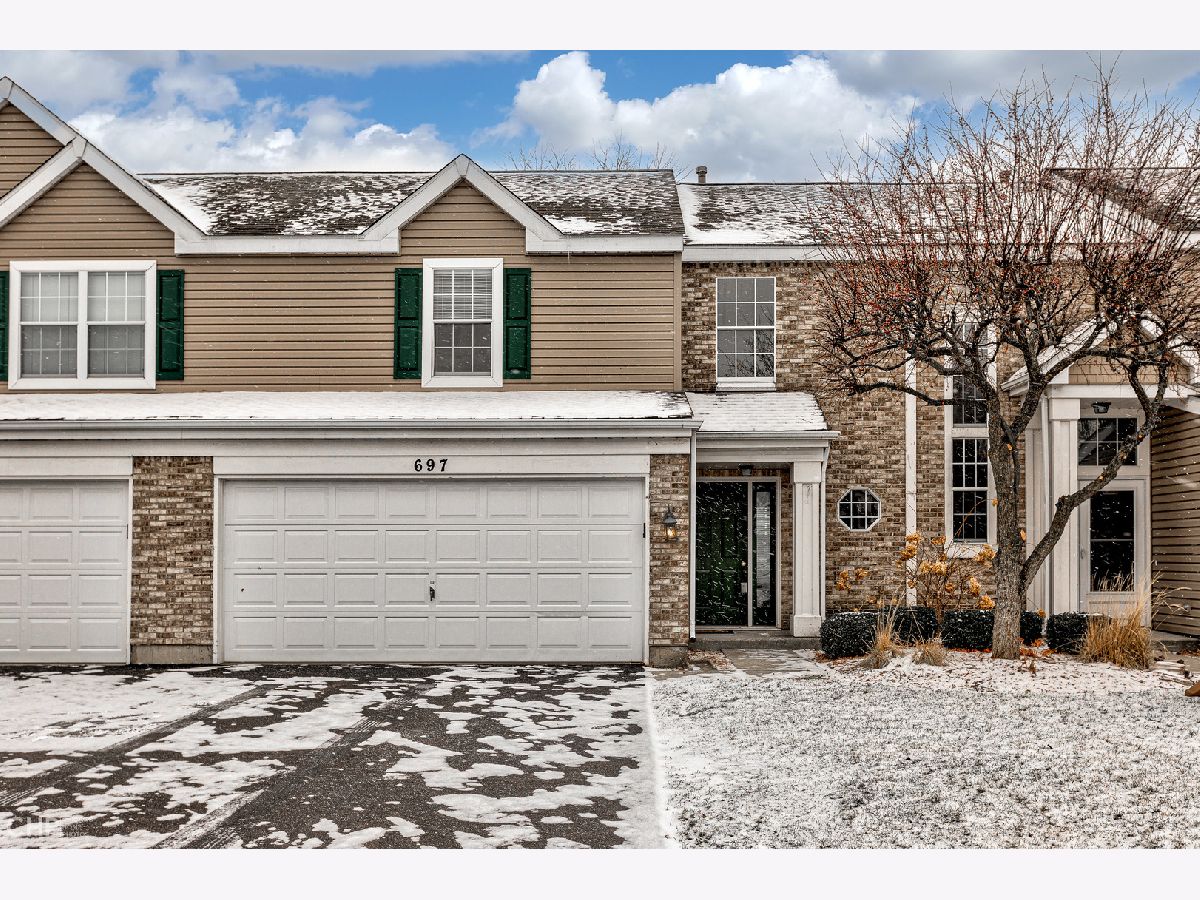 Townhomes Rented Mistwood Crystal Lake Illinois, 697 Savannah