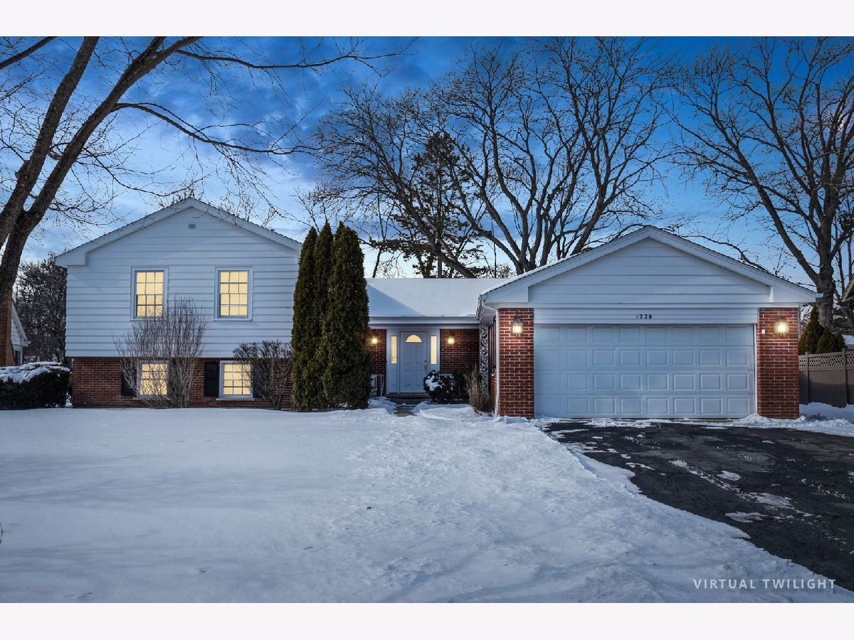 Homes Rented Canterbury Park Glenview Illinois, 1220 Canterbury