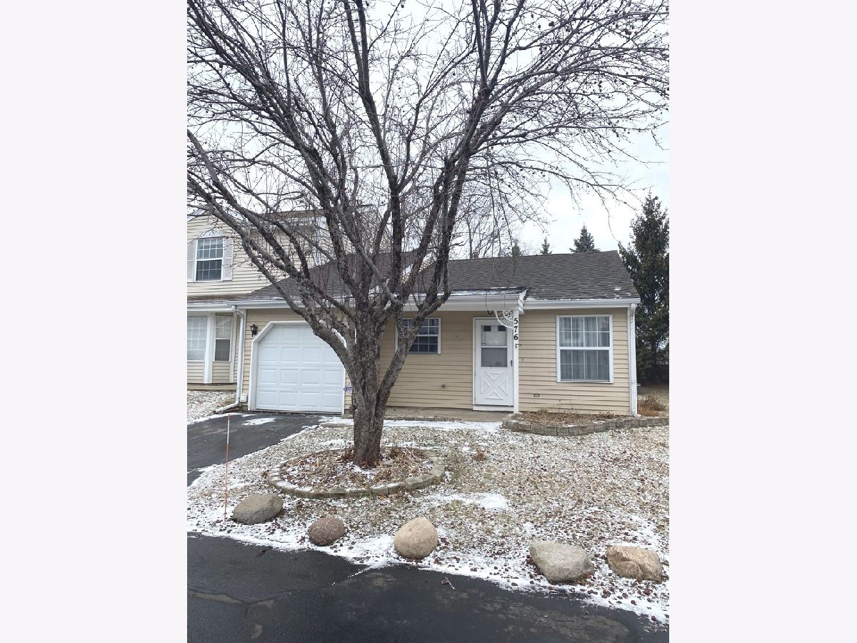 Townhomes Rented Nantucket Village Island Lake Illinois, 576 Nantucket