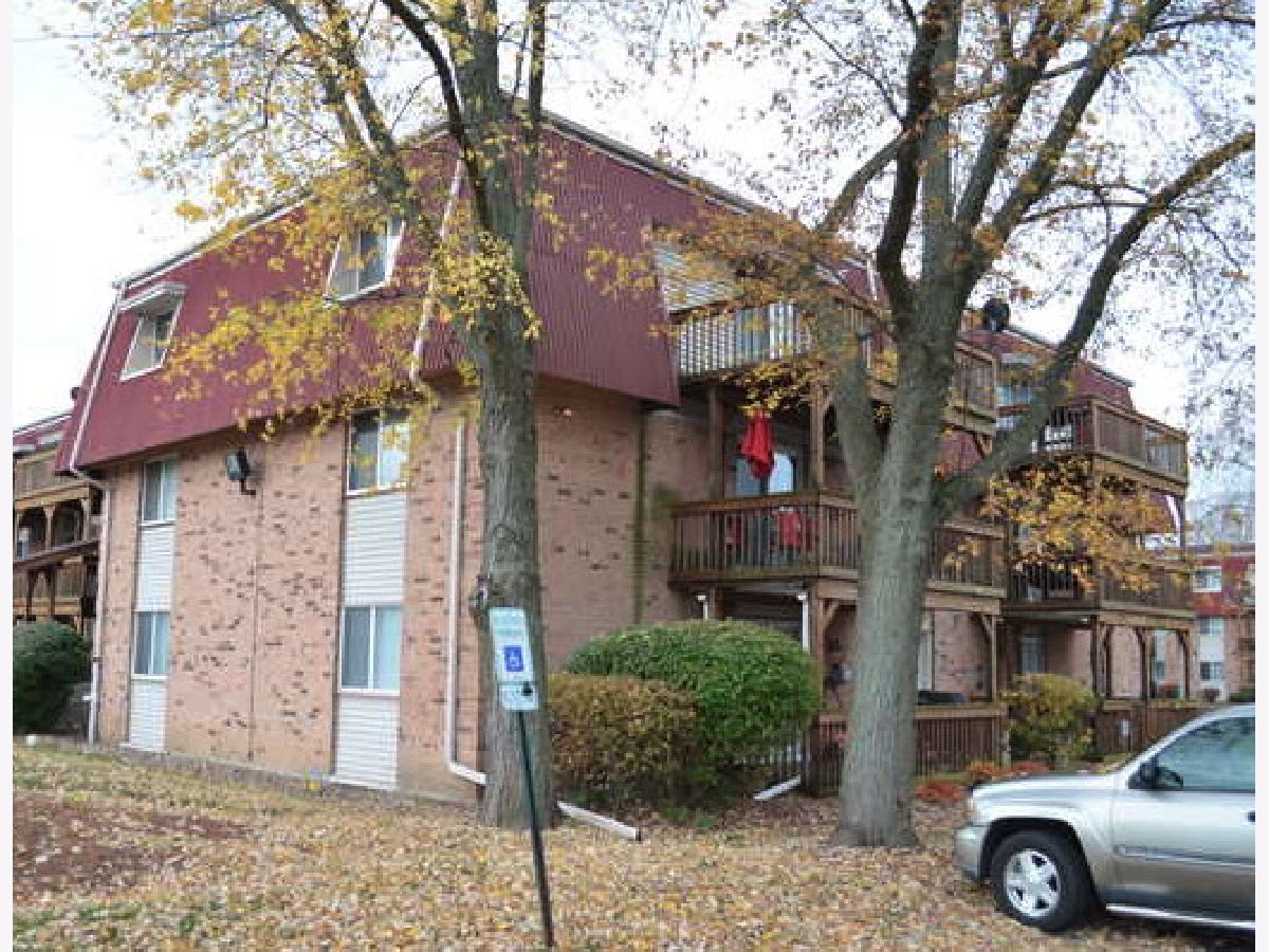 Condominiums Sold Linden Woods Aurora Illinois, 1875 Tall Oaks