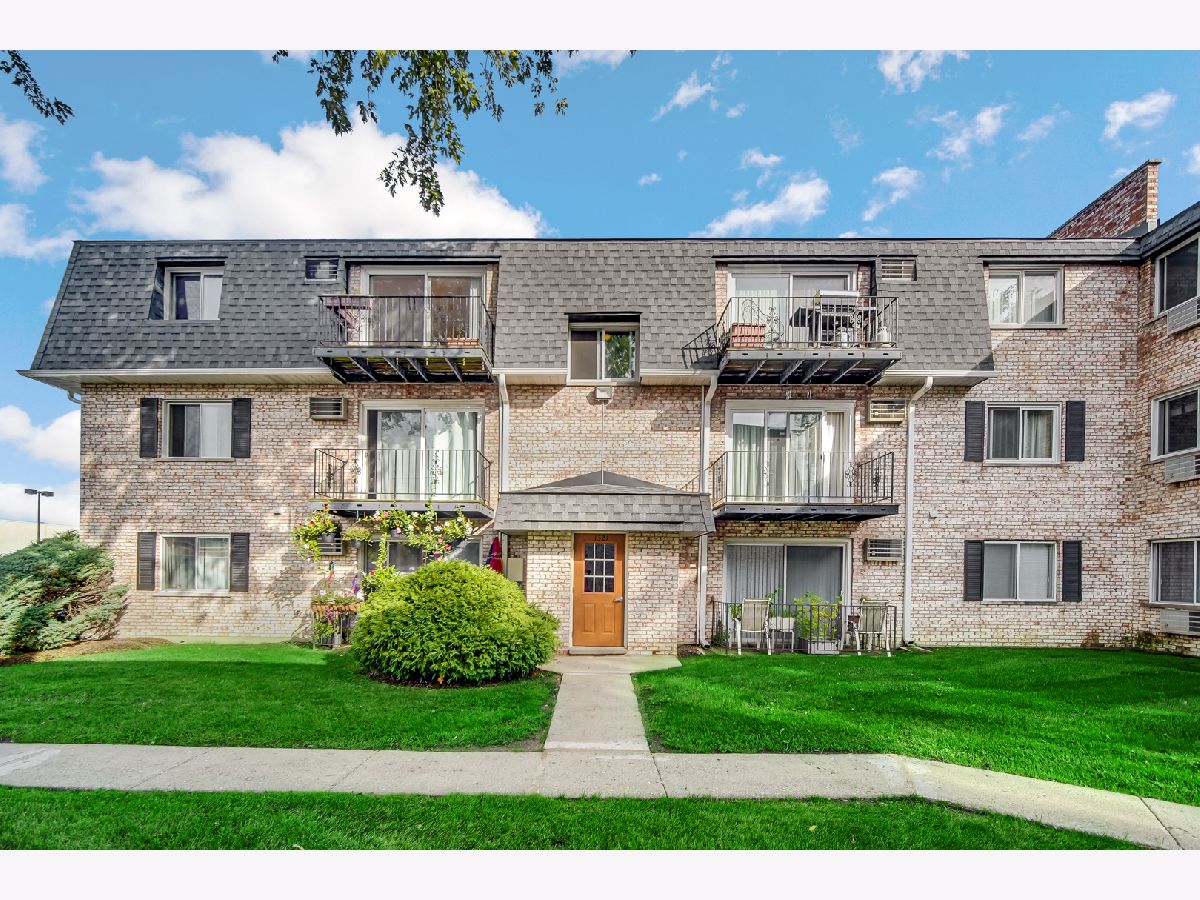 Condominiums Sold Baldwin Court Palatine Illinois, 1321 Baldwin
