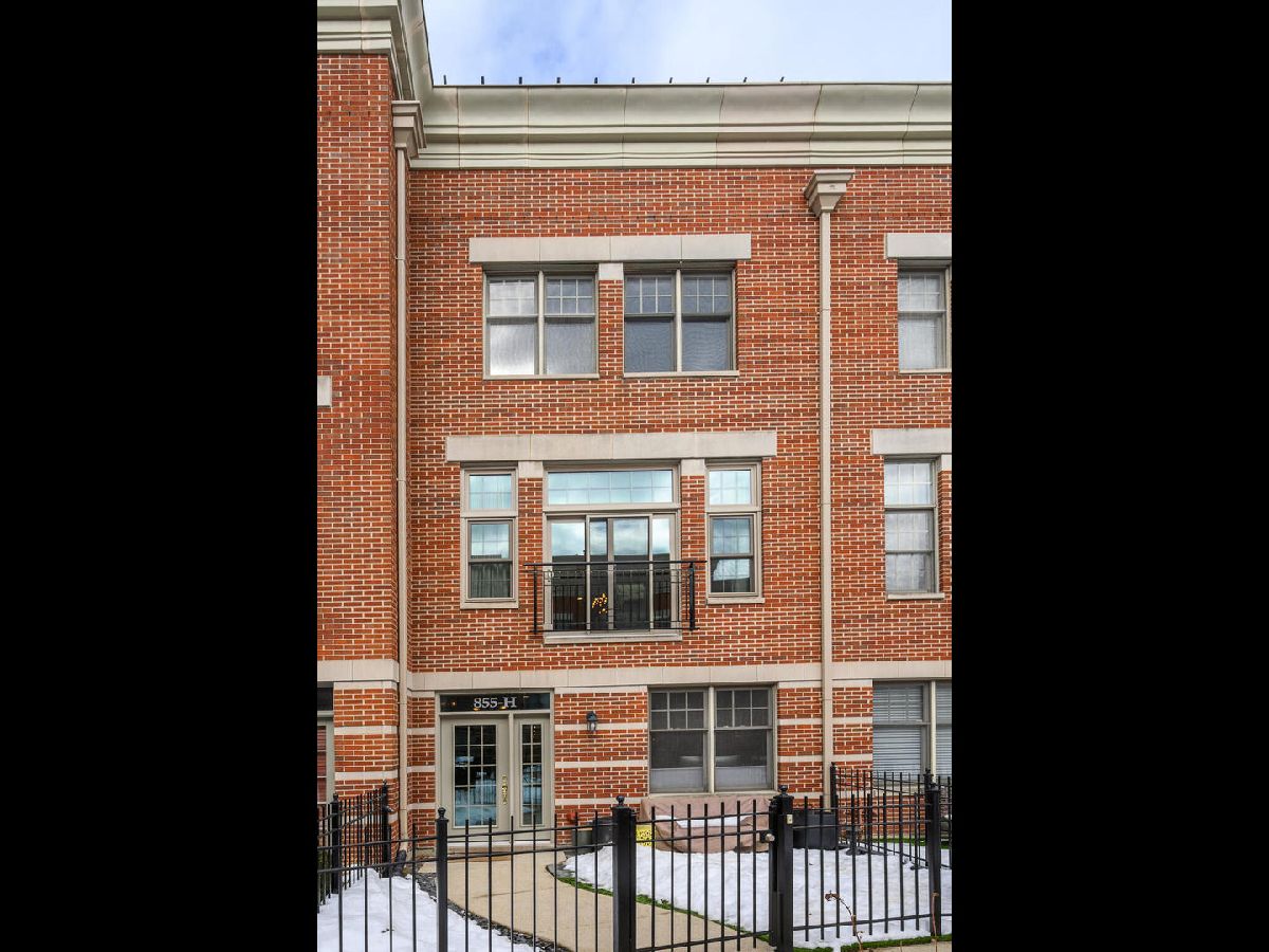 Condos & Townhomes Sold St. John's Park Chicago Illinois, 855 May