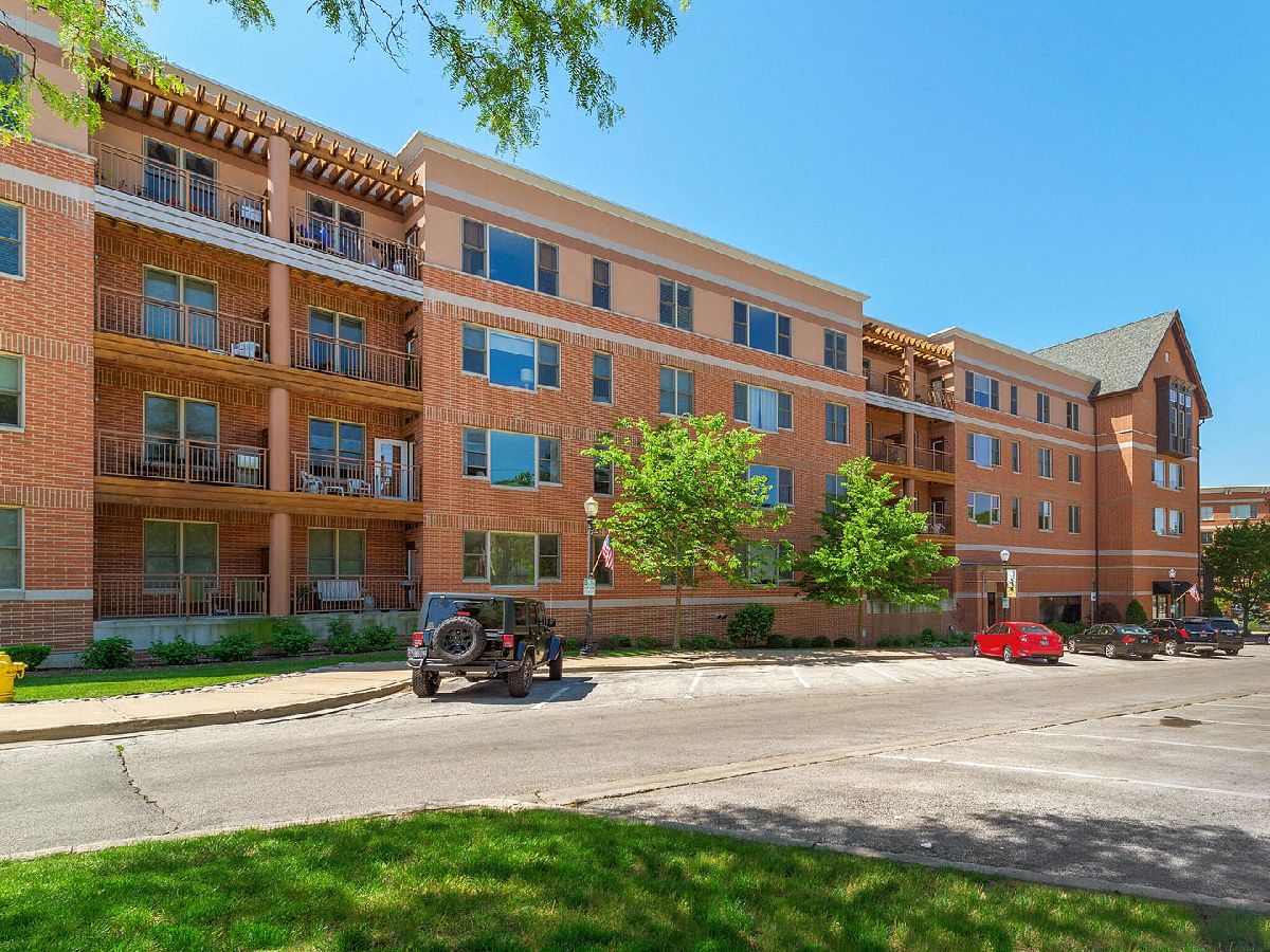 Condominiums Sold Acadia On The Green Downers Grove Illinois, 930 Curtiss