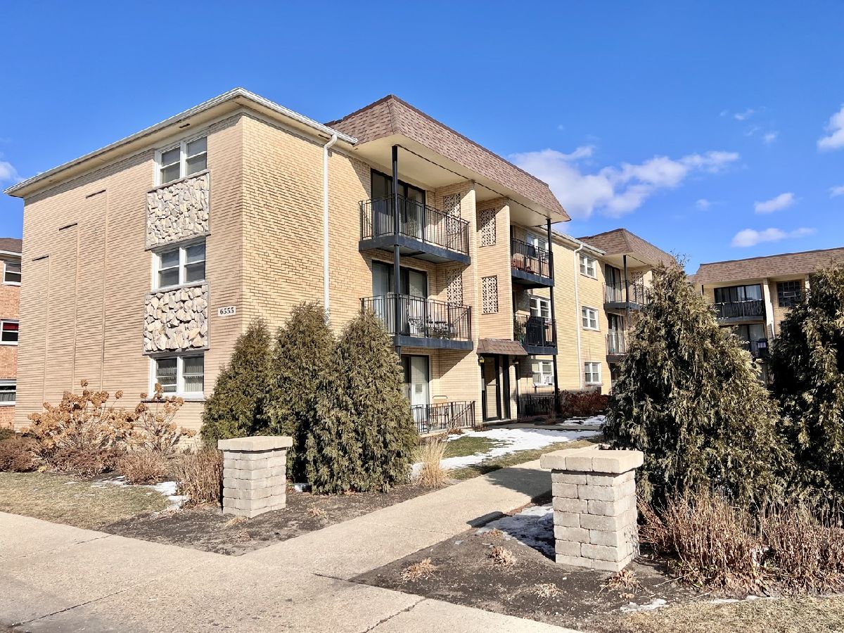 Condominiums & Homes Sold Oakwood Court Chicago Illinois, 6555 Harlem
