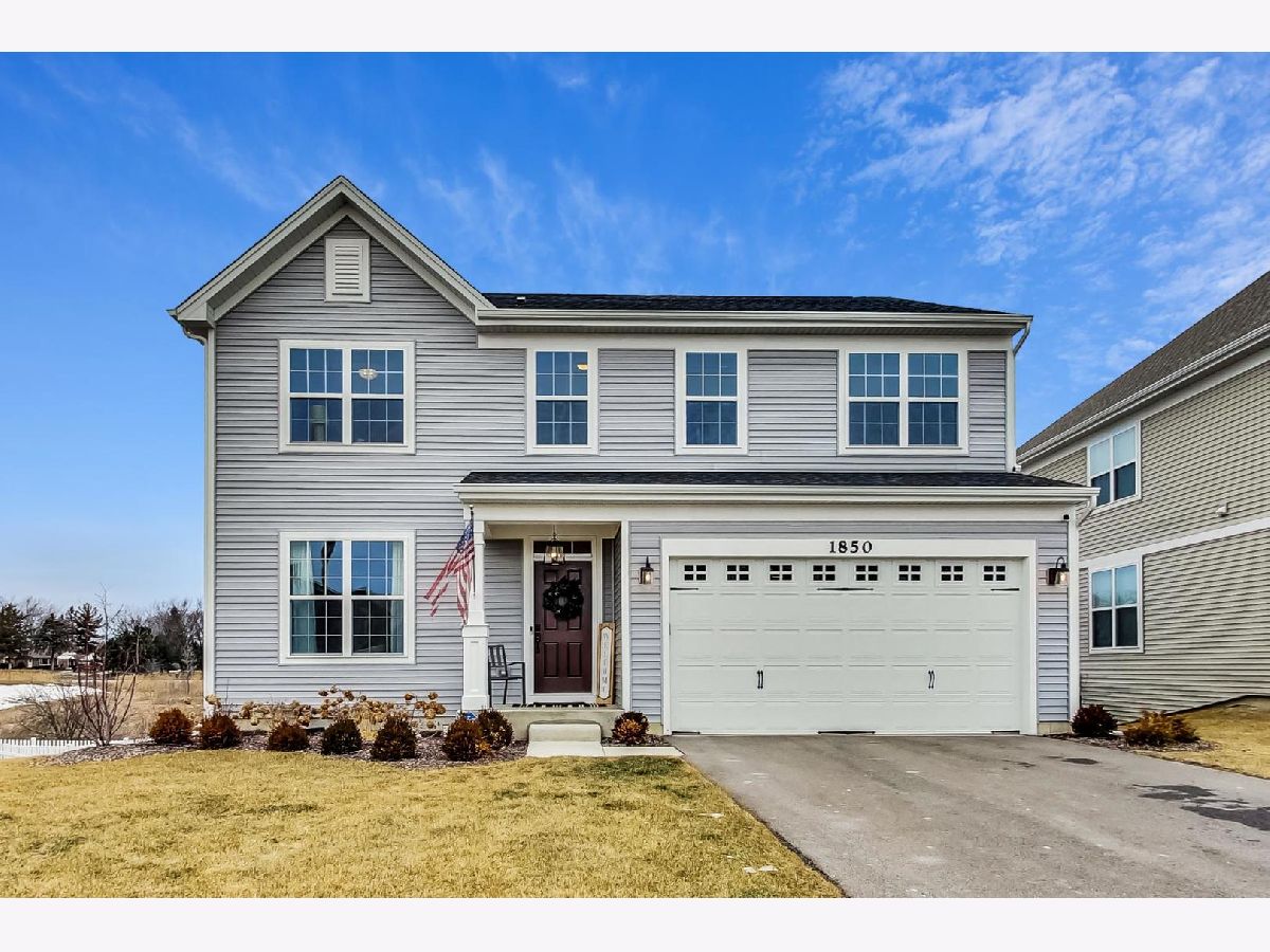 Homes Sold Maple Hill Mundelein Illinois, 1850 Savannah