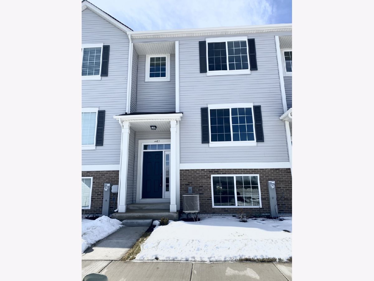 Townhomes & Homes Sold Fieldstone Place Montgomery Illinois, 1483 Manning