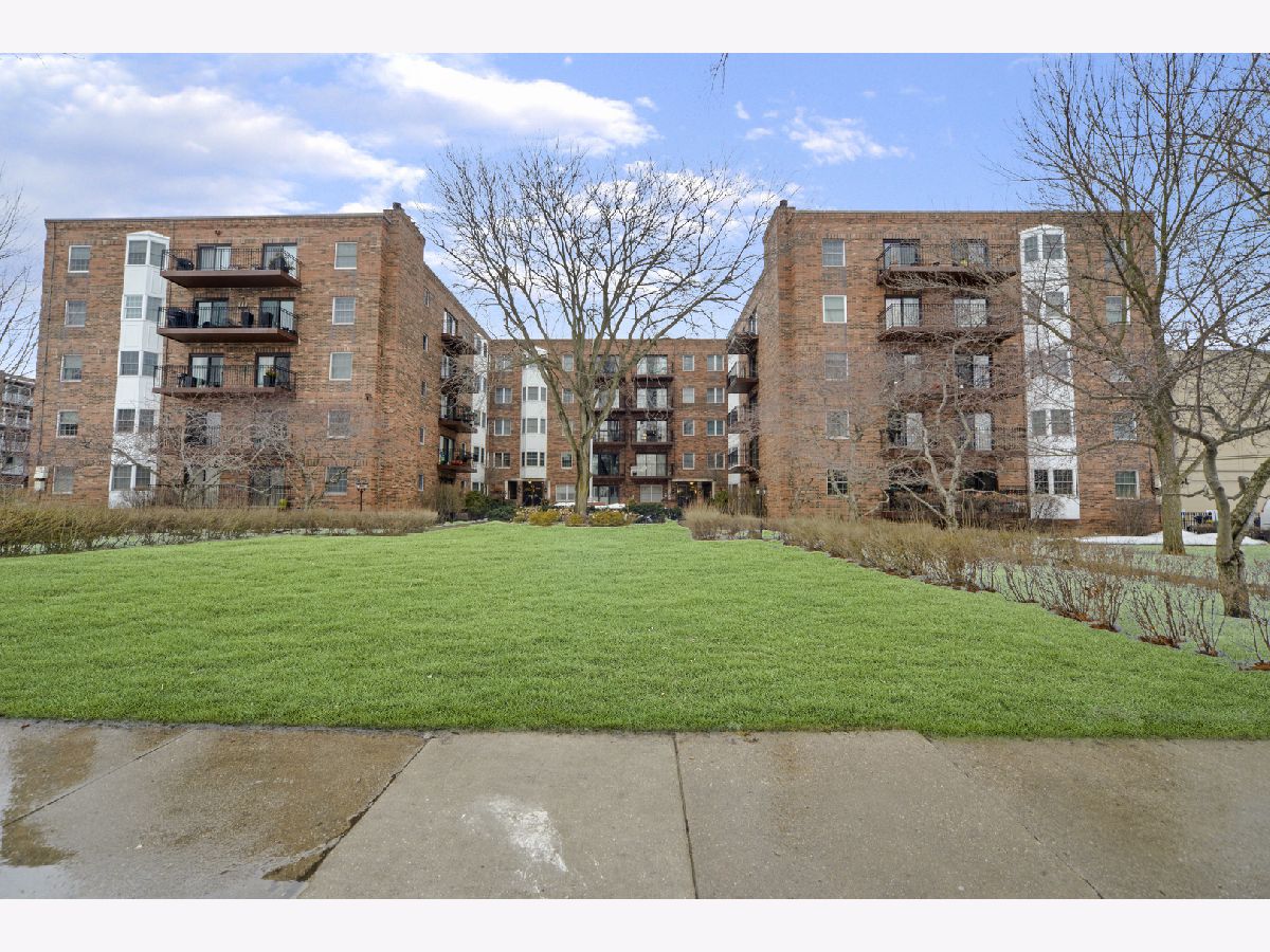Condos & Townhomes Sold Oak Court Condominiums Evanston Illinois, 1501 Oak