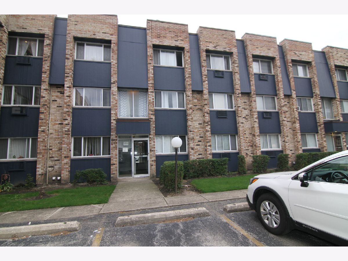 Condominiums Sold Honey Bee Chicago Illinois, 8629 Foster
