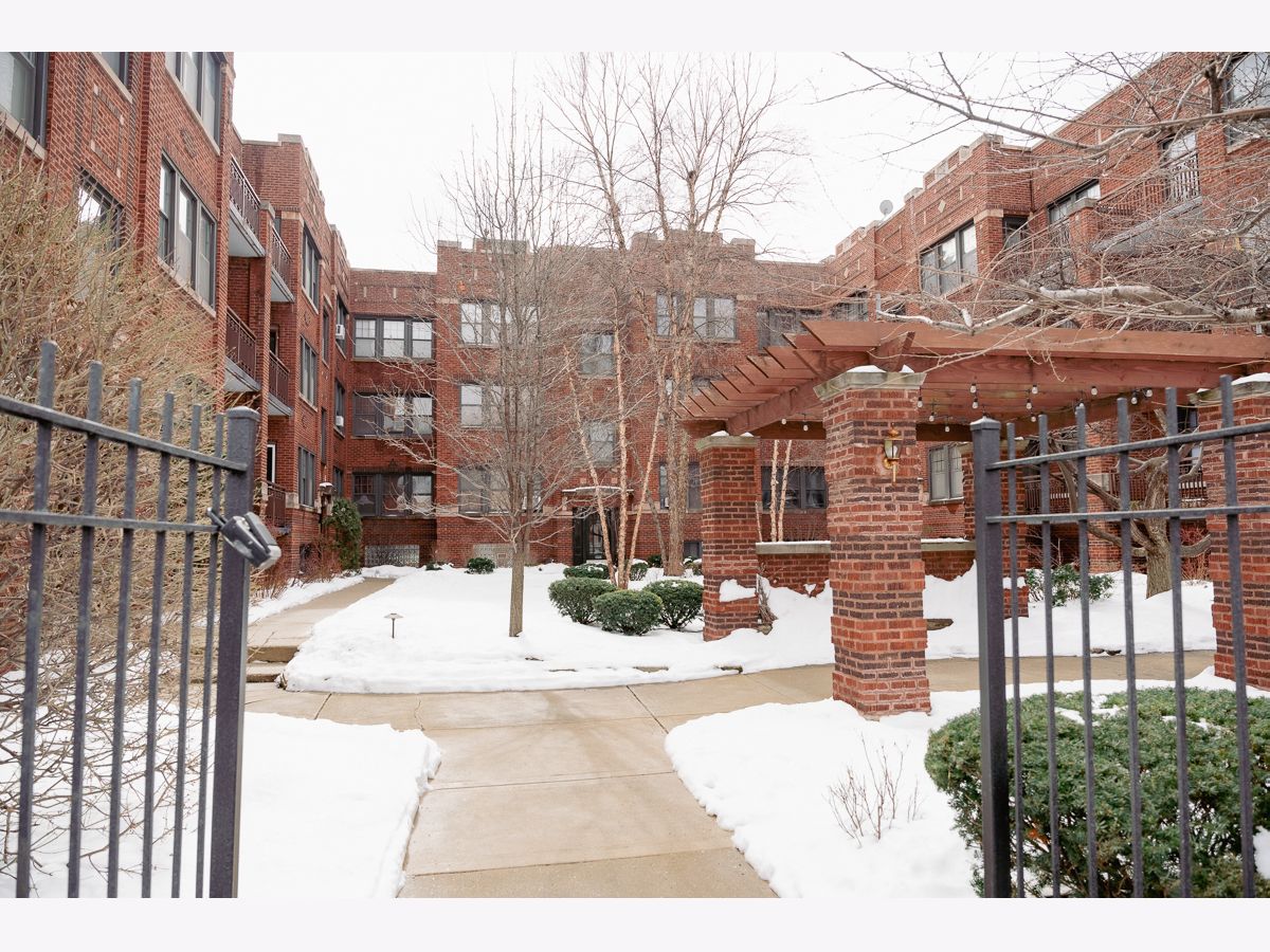 Condominiums Sold Garfield Terrace Oak Park Illinois, 639 Garfield
