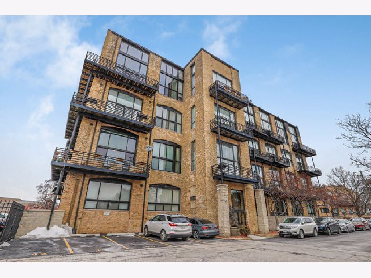 Condominiums Sold Riverbend Lofts Chicago Illinois, 2614 Clybourn