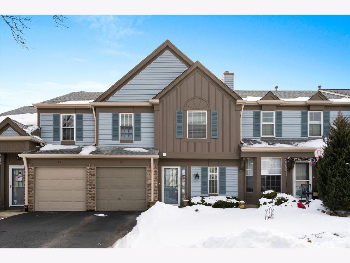 Townhomes Rented Orchard Gate Westmont Illinois, 39 Peach Tree