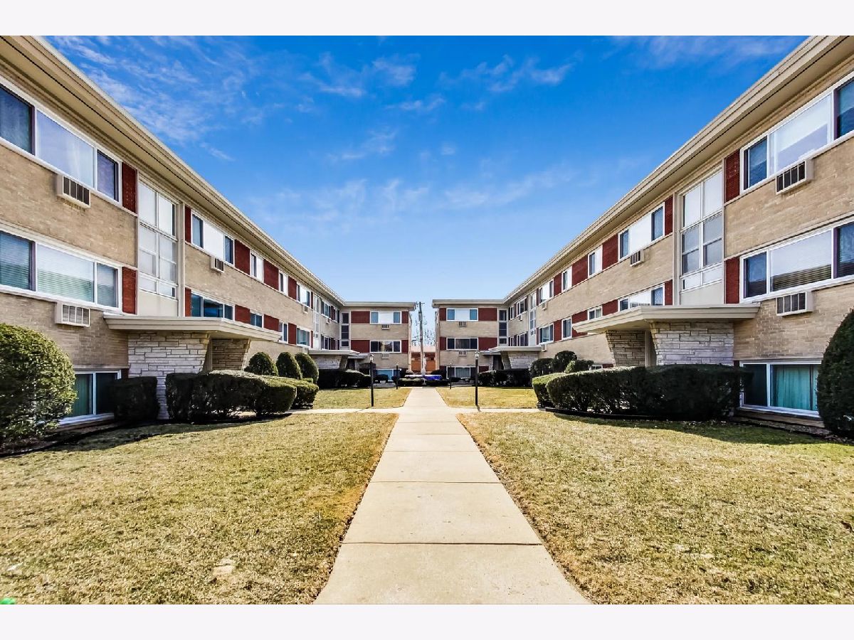 Condos & Townhomes Sold Raven Place Chicago Illinois, 6815 Raven