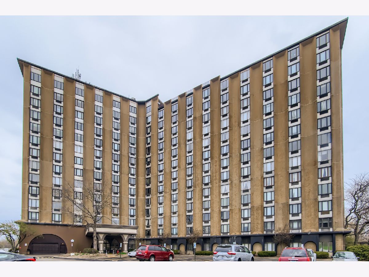 Condominiums Sold Renaissance Towers Palatine Illinois, 1 Renaissance