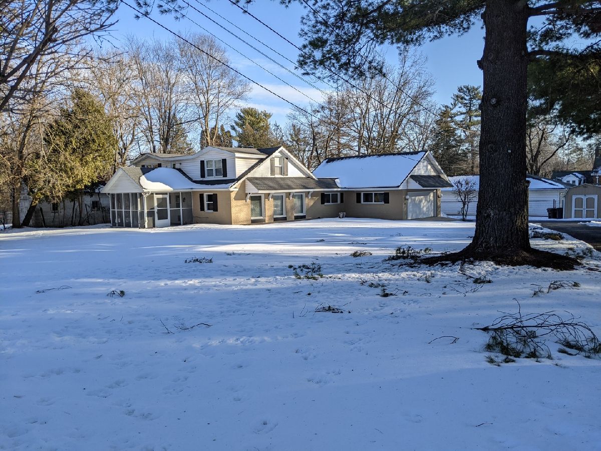  Rented Freeport Illinois, 1529 La Cresta