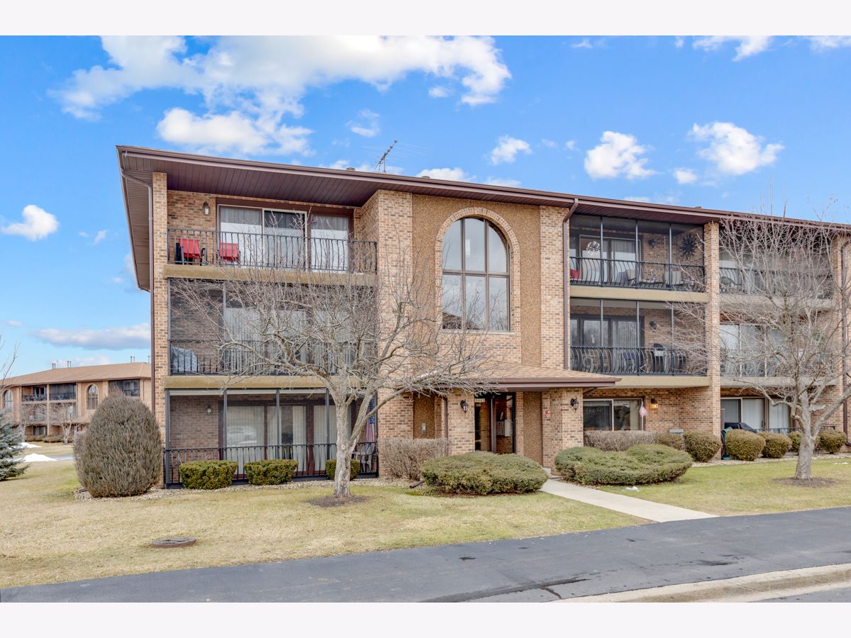 Condominiums Sold Heritage Hills Palos Hills Illinois, 11113 Heritage
