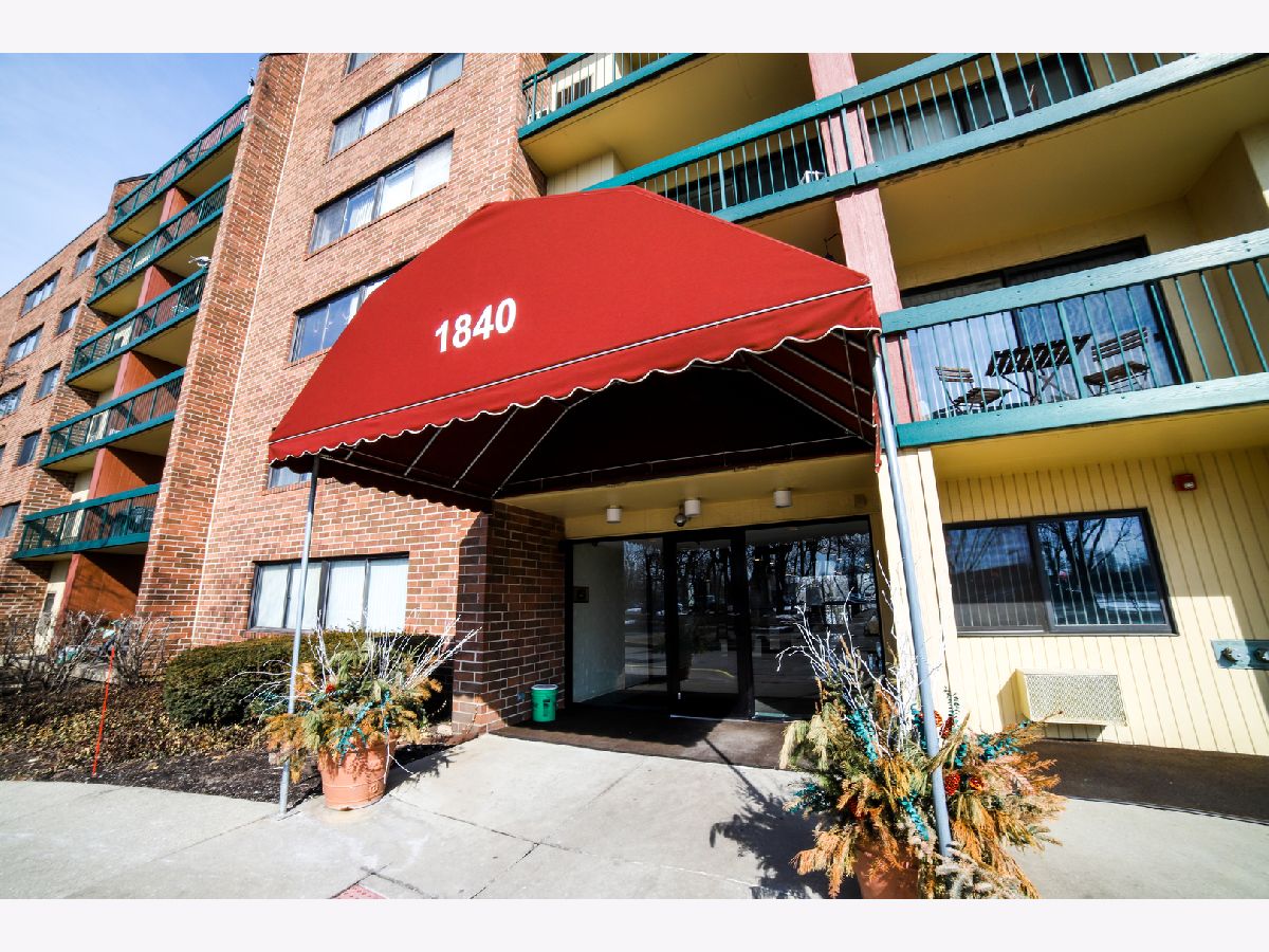 Condominiums Sold Huntington Grove Hoffman Estates Illinois, 1840 Huntington