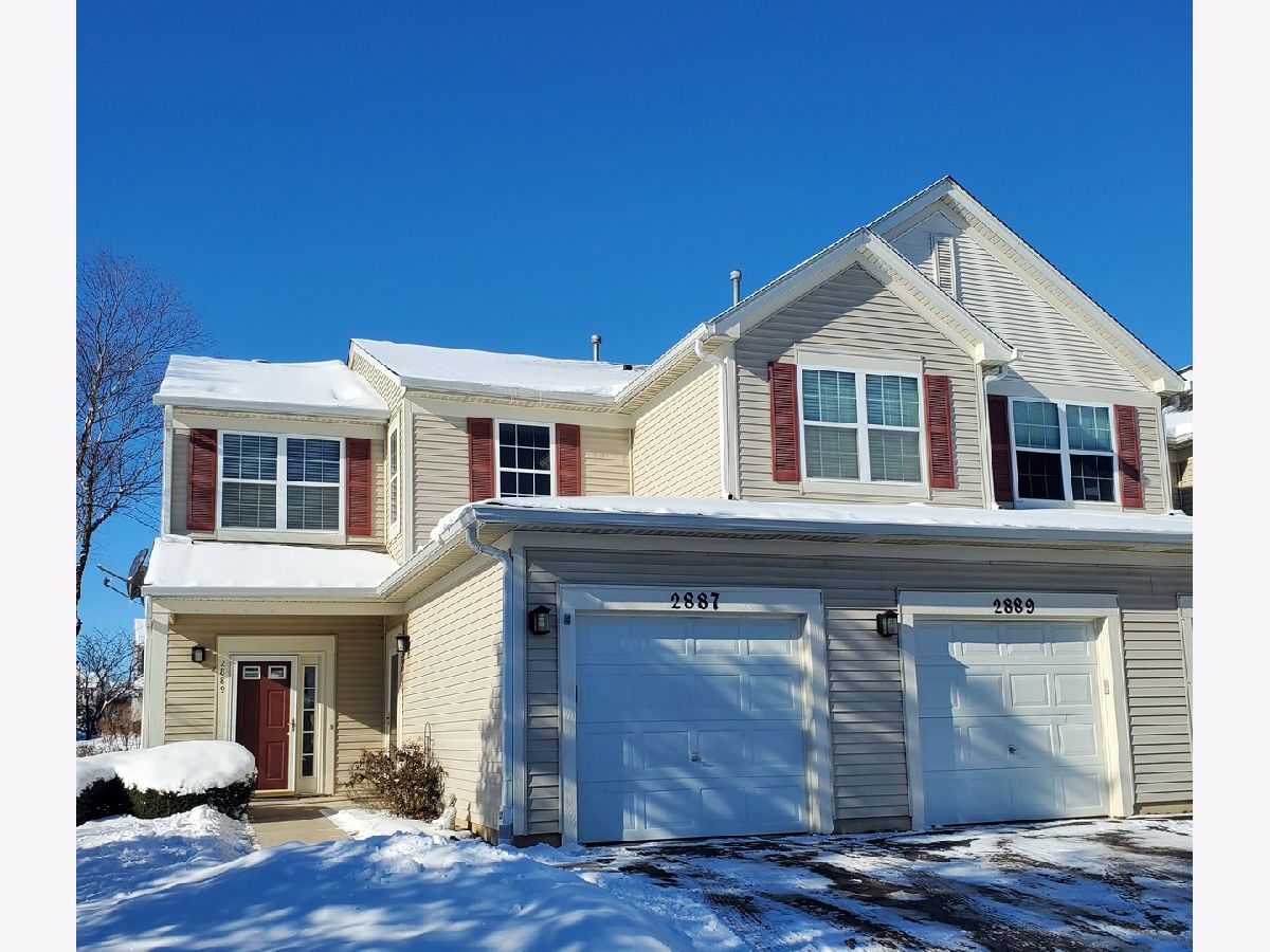 Townhomes & Condos Rented Falling Waters Lindenhurst Illinois, 2889 Falling Waters
