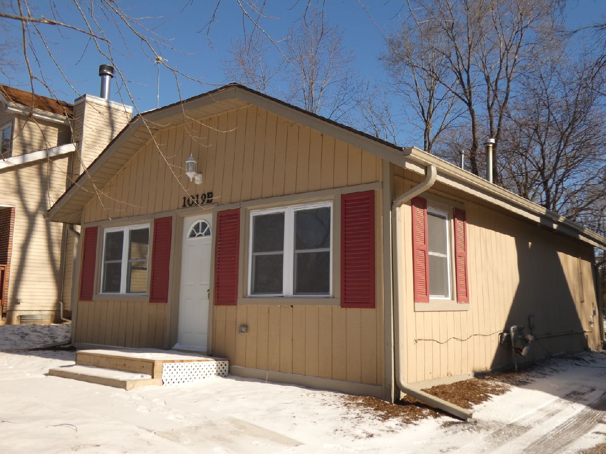 Homes Rented Lake View Villa Wauconda Illinois, 1019B Sheridan