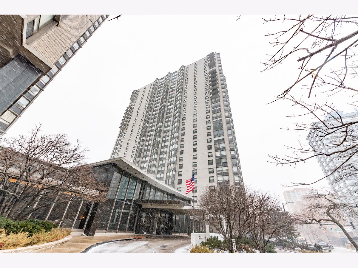 Condominiums Rented Hollywood Towers Chicago Illinois, 5701 Sheridan