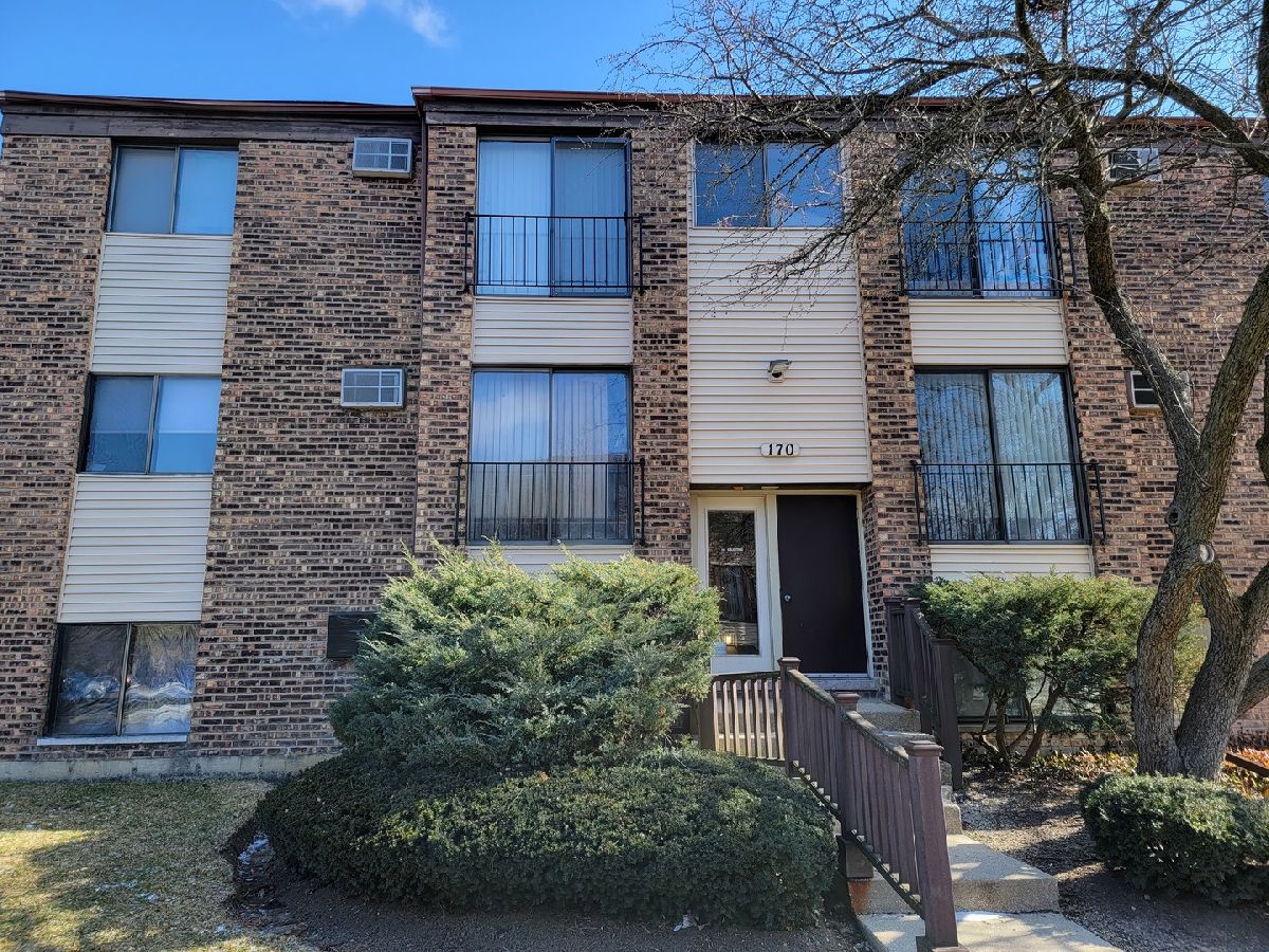 Condominiums Sold Willow Crest Glendale Heights Illinois, 170 Dunteman