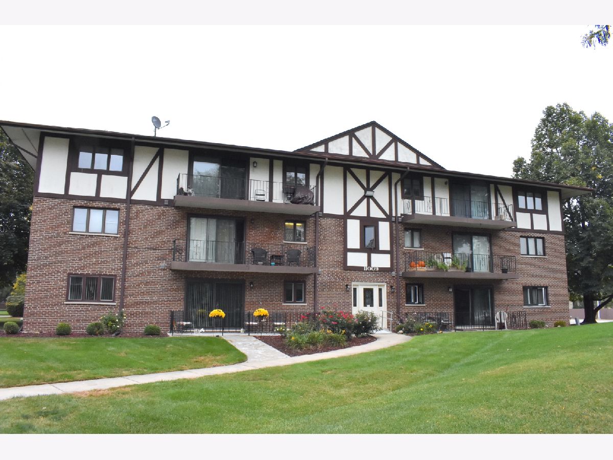 Condominiums Rented Green Valley Palos Hills Illinois, 11009 Theresa