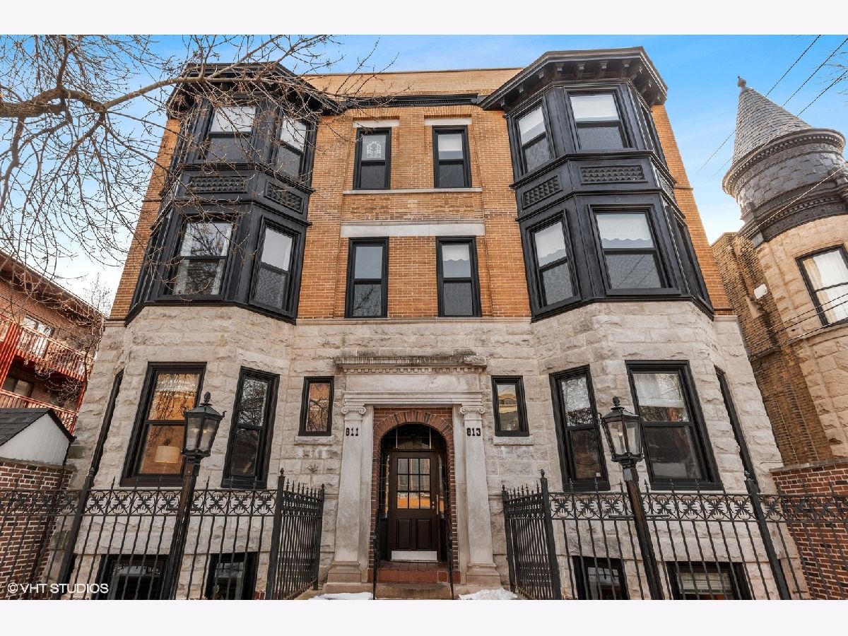 Condominiums Sold Gaslight Village Chicago Illinois, 811 Oakdale
