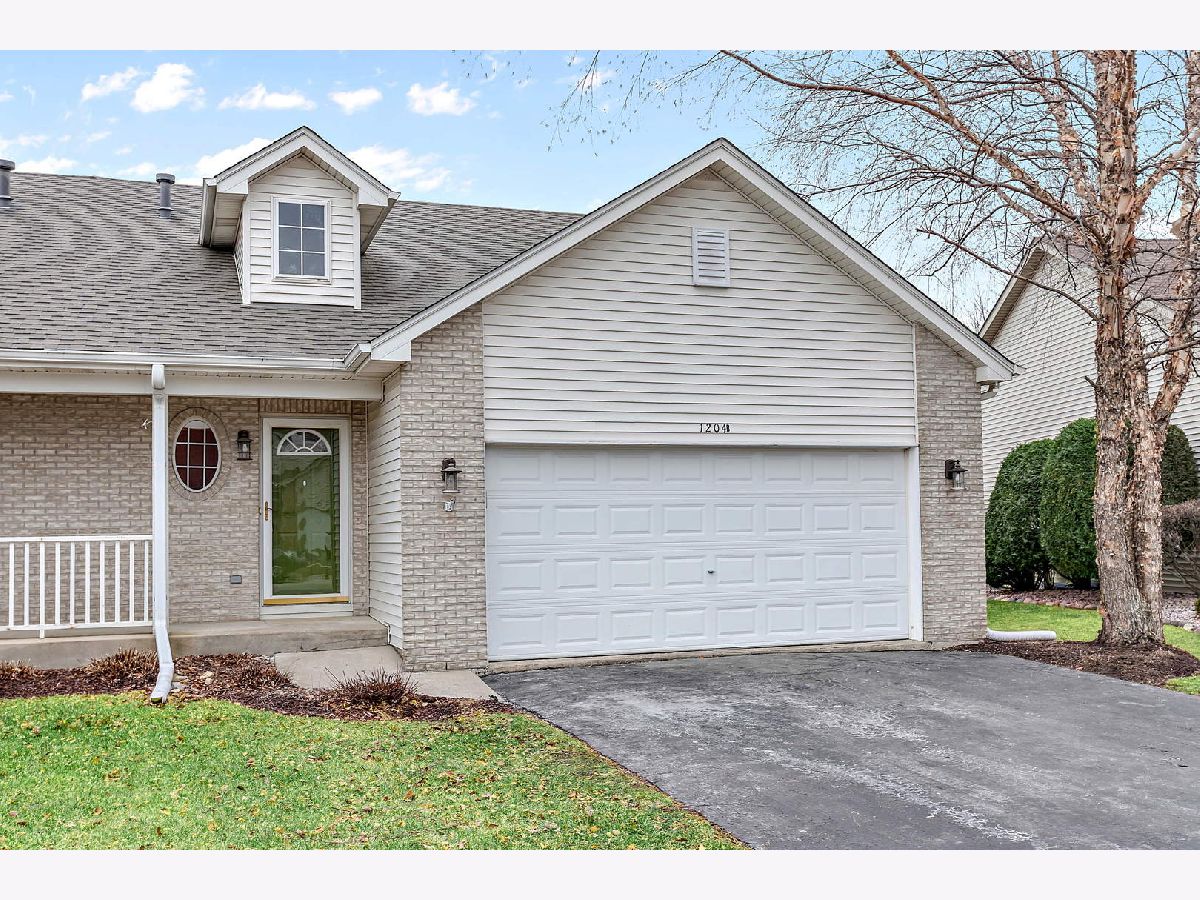 Homes & Condos & Townhomes Sold Fox Bend Shorewood Illinois, 1204 Glen Mor