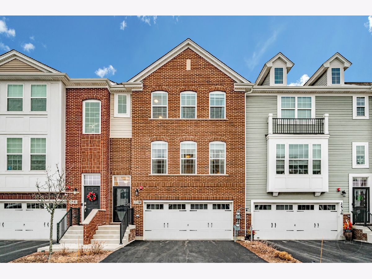 Condos & Townhomes Sold Woodview Woodridge Illinois, 2538 Huntleigh