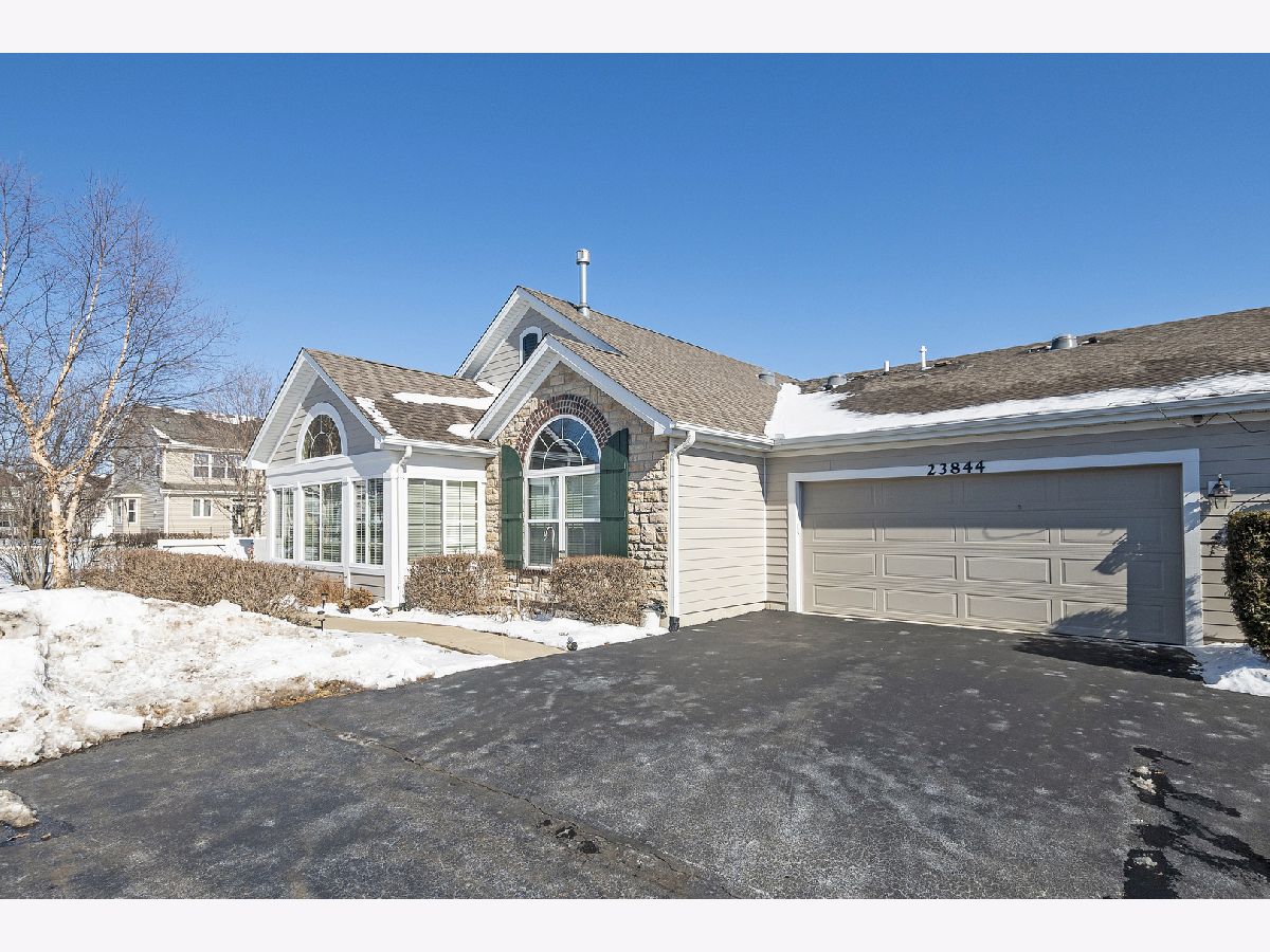 Townhomes & Condos & Homes Sold Villas At Fox Run Plainfield Illinois, 23844 Dayfield