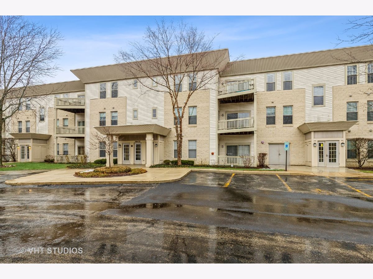 Condominiums Sold Delaware Place Gurnee Illinois, 34435 Old Walnut