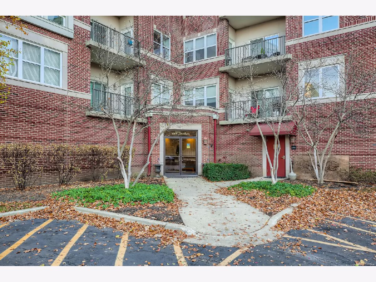 Condominiums & Homes Sold Heritage Place Libertyville Illinois, 300 Church