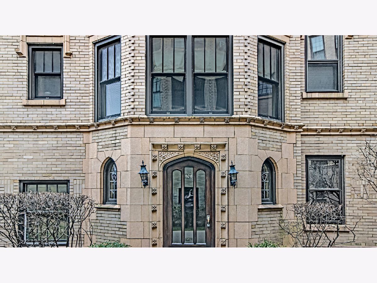 Condominiums Sold Judson Court Evanston Illinois, 924 Judson