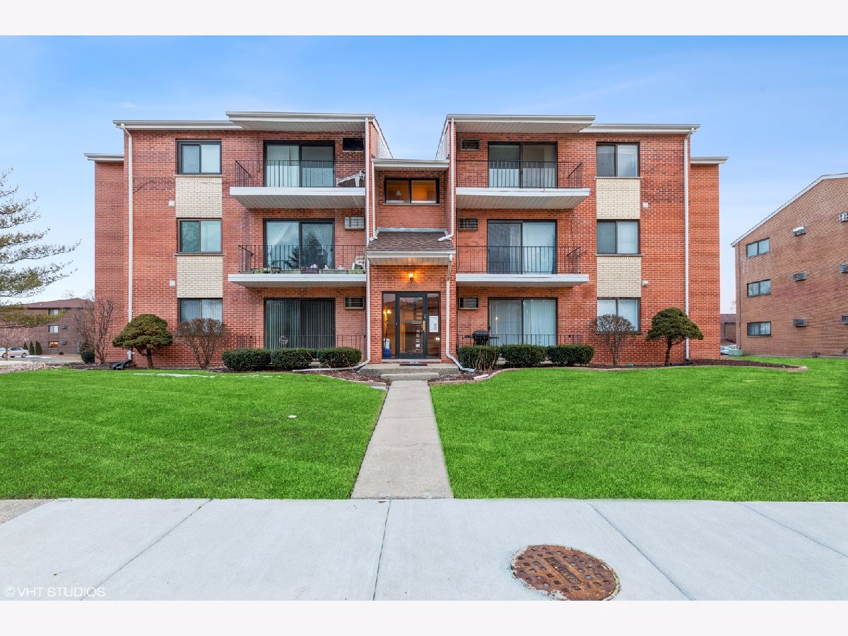 Condominiums Rented Tiffany Manor Orland Park Illinois, 7305 157th
