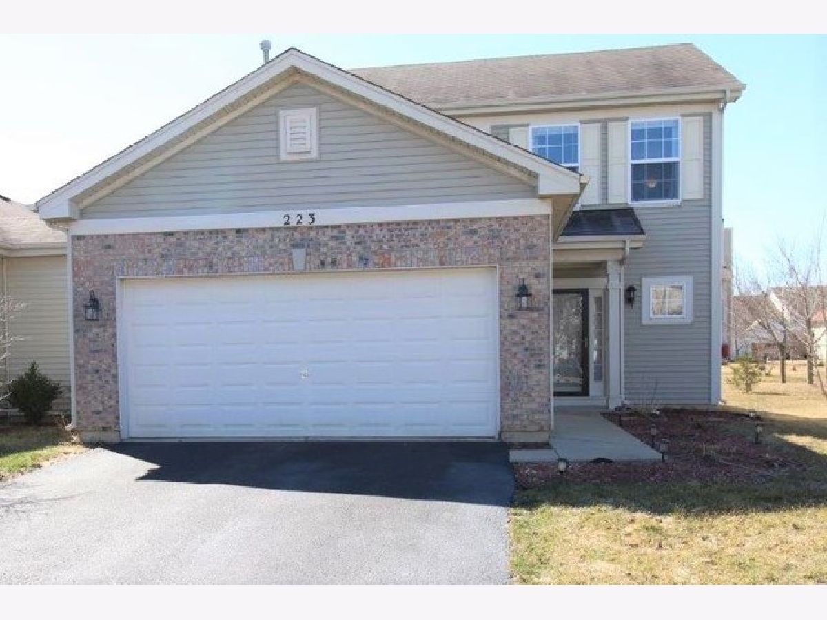 Homes & Townhomes Rented Lakewood Grove Round Lake Illinois, 223 Norwell