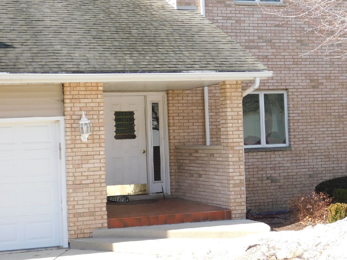 Condominiums Sold Reynolds Manor Ottawa Illinois, 2423 Reynolds Manor
