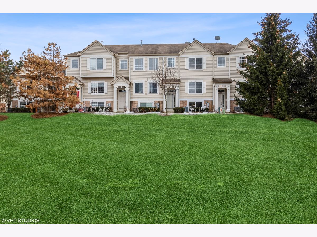 Townhomes & Homes Sold Fieldstone Place Montgomery Illinois, 1334 Manning