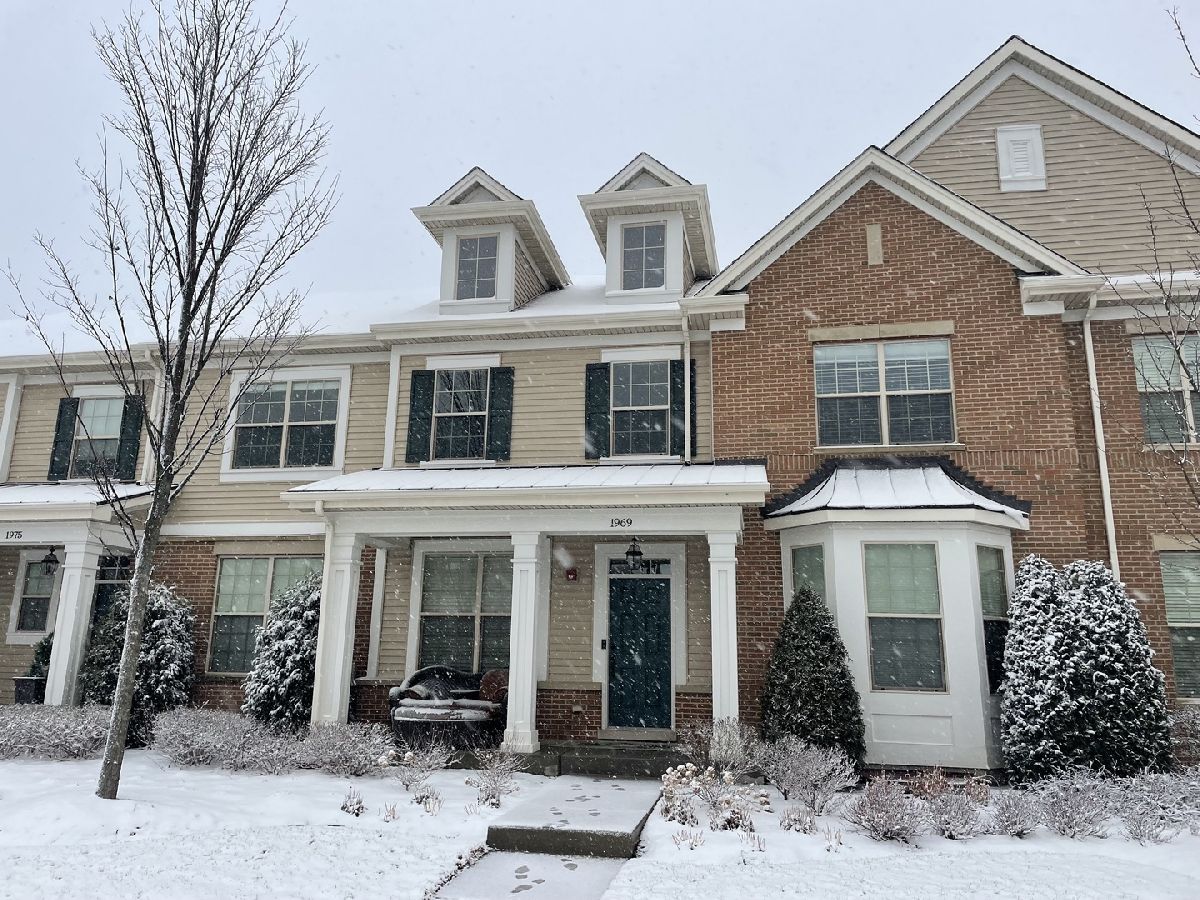 Townhomes & Homes Sold Westgate At The Glen Glenview Illinois, 1969 Dauntless