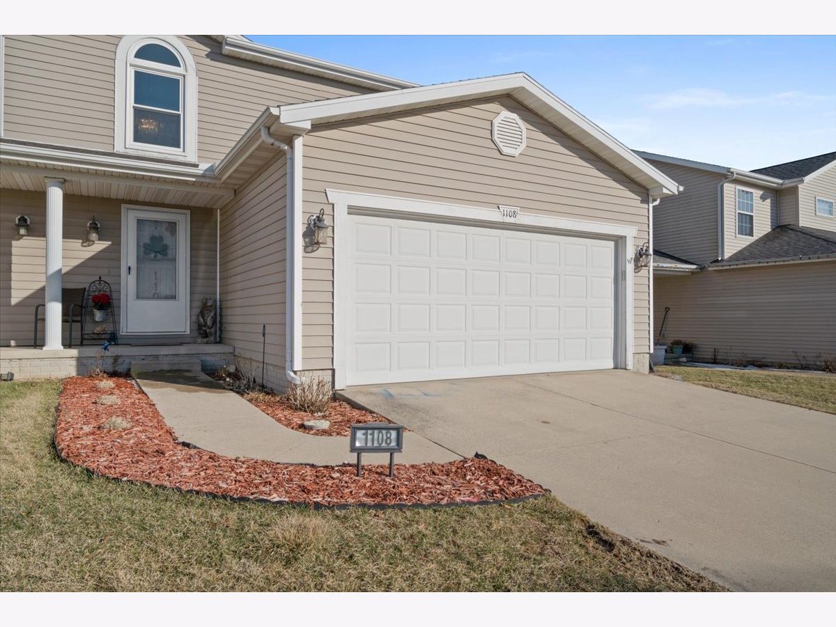 Condos & Townhomes Sold Beacon Hill Normal Illinois, 1108 Henry