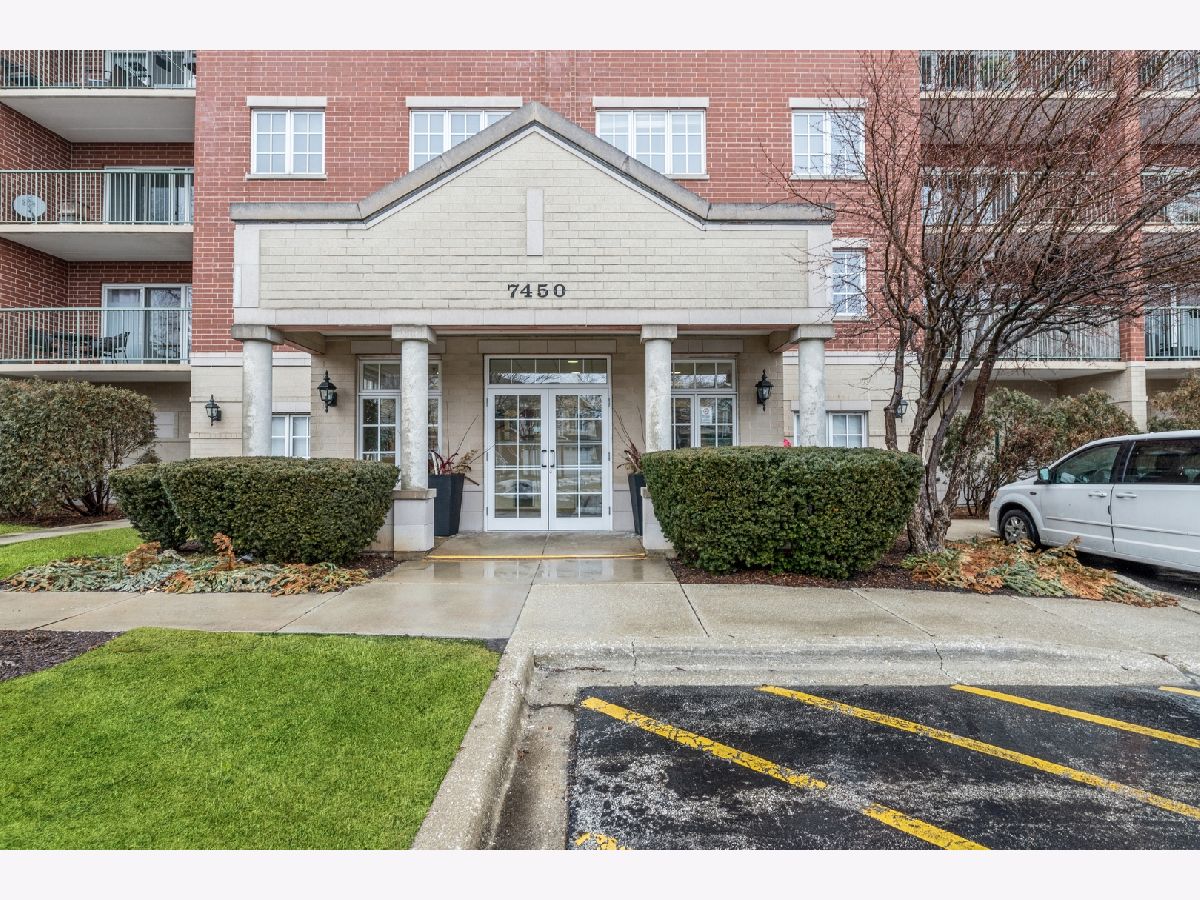 Condos & Townhomes Sold Lincoln Ridge Skokie Illinois, 7450 Lincoln